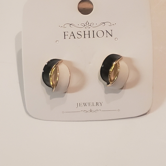 Elegant Fashion Jewelry Black & White Stud Earrings, NWT - Picture 3 of 5